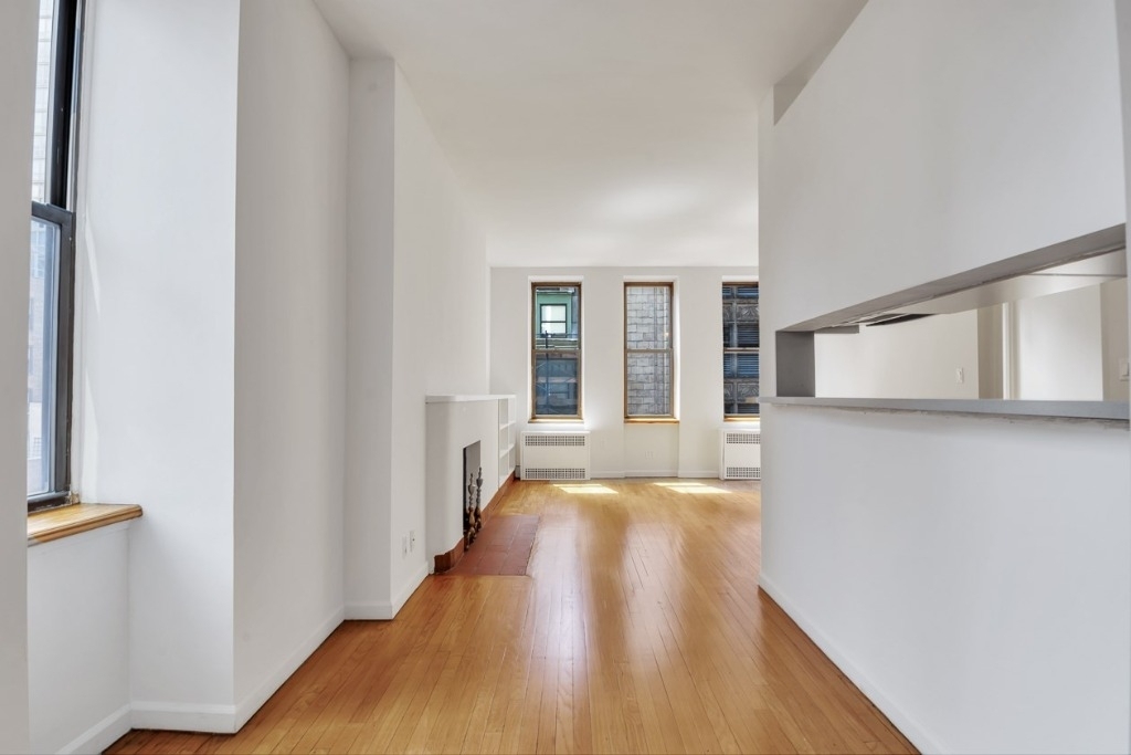 121 Madison Ave - Photo 1