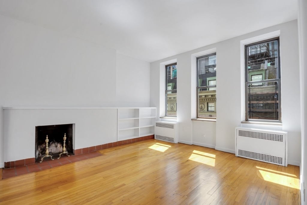 121 Madison Ave - Photo 3