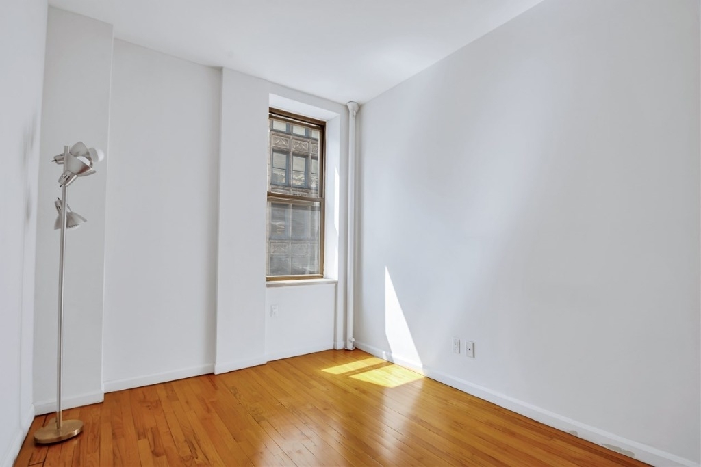 121 Madison Ave - Photo 4