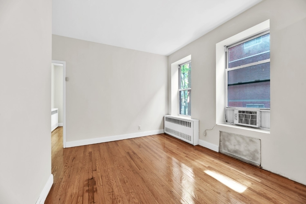 226 East 25th Street - Photo 3