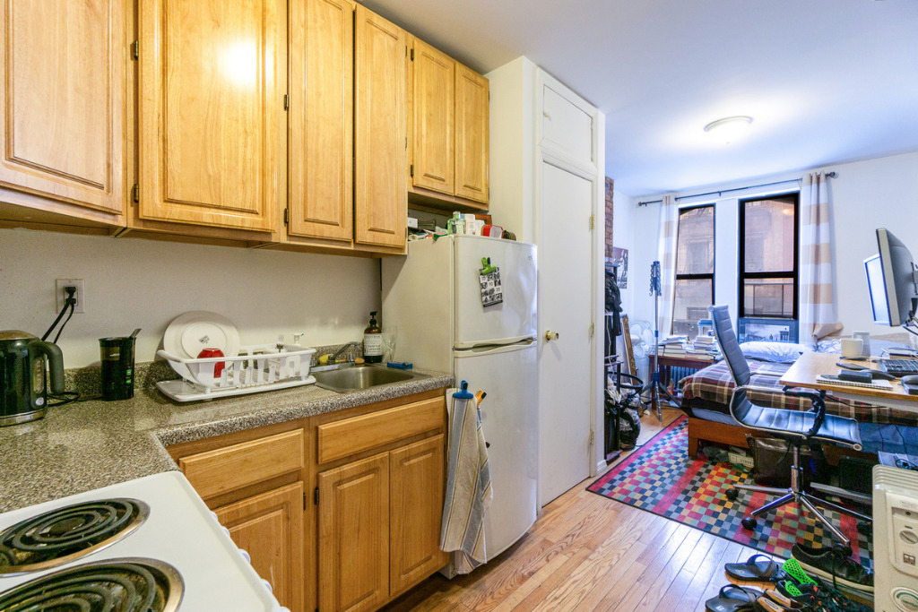 310 East 6th Street - Photo 0