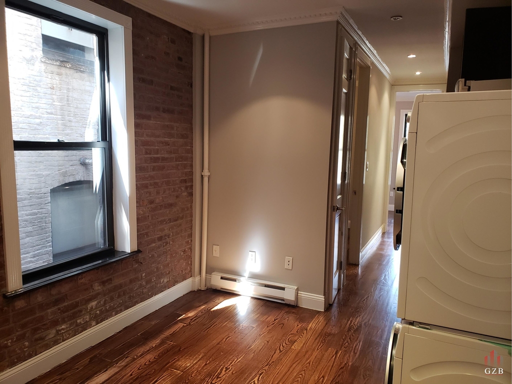 W 108th St, - Photo 3