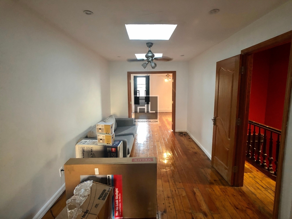 301 Vanderbilt Avenue - Photo 4