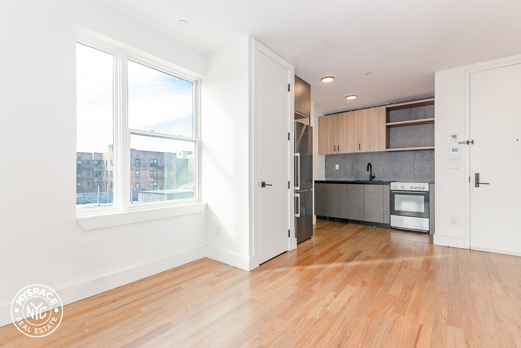 171 Linden Boulevard - Photo 4