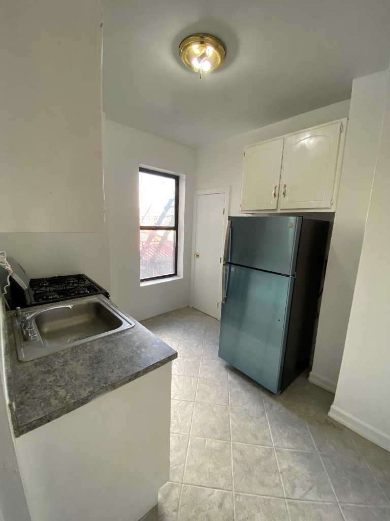 601 West 190th Street - Photo 3