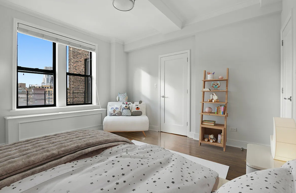 West 68  St  - Photo 3