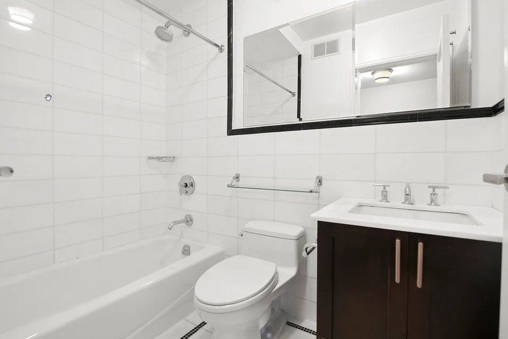 West 68  St  - Photo 6