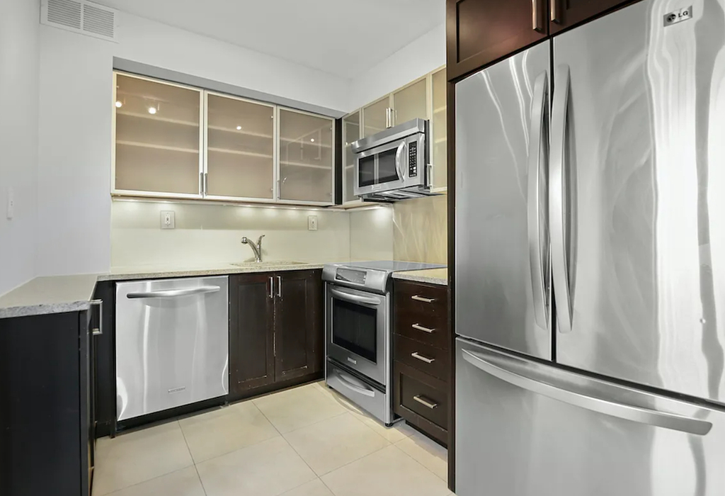 West 68  St  - Photo 2