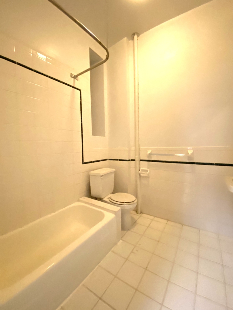 *NO FEE* STUDIO BY THE PARK! E81st St - Photo 4