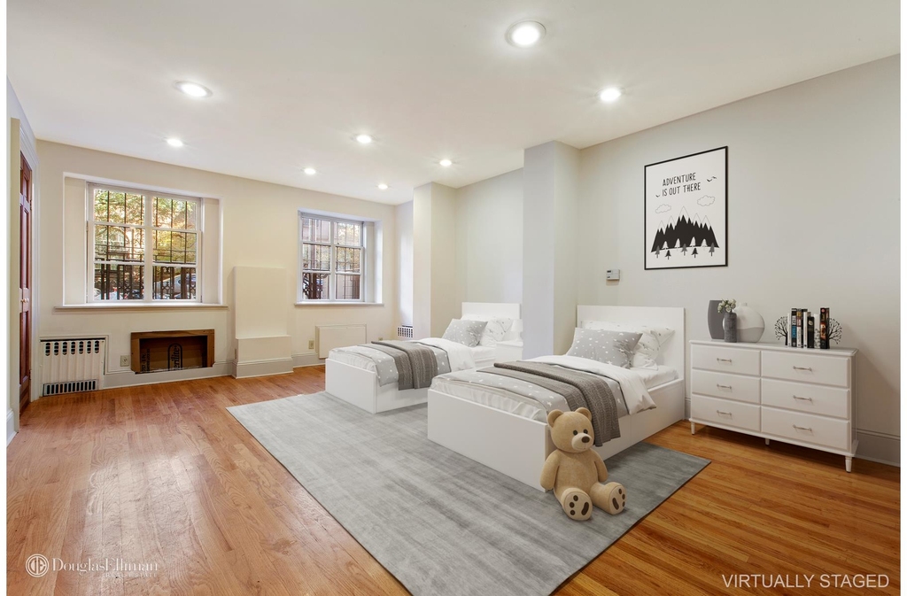458 West 22nd St - Photo 16