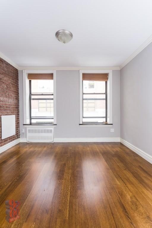 334 East 6th street - Photo 2