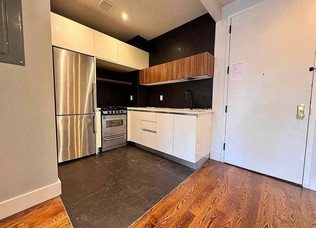 62 East 21st Street - Photo 6