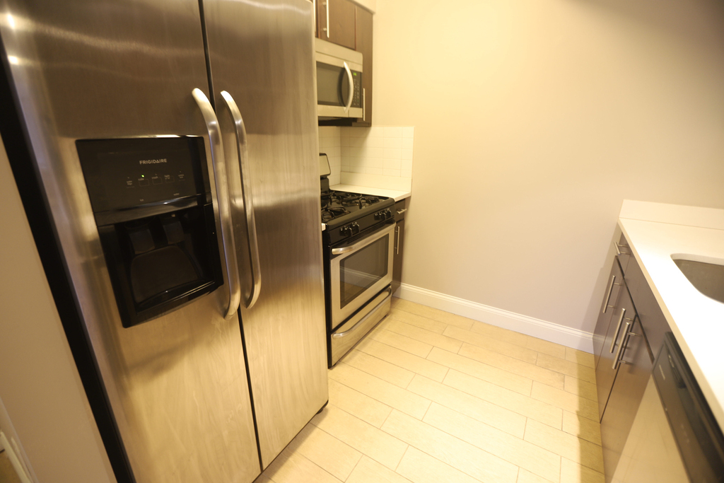 393 Lefferts Avenue Brooklyn NY 11225 - Photo 2