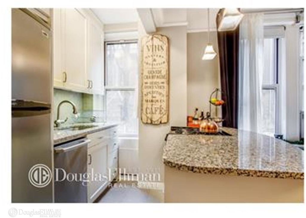41 West 72nd St - Photo 2