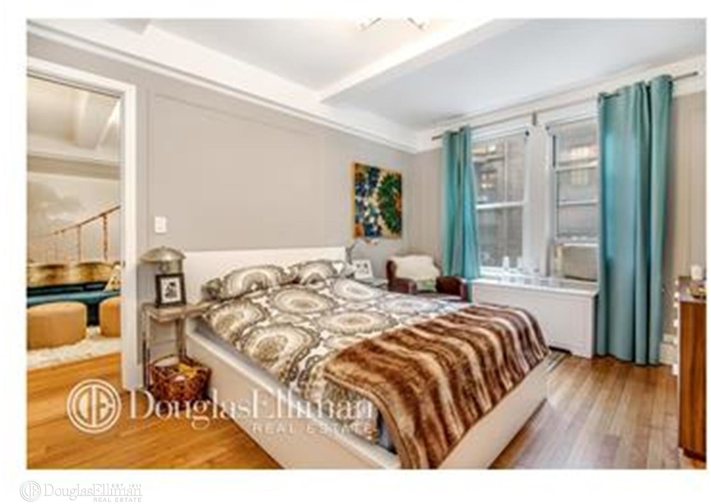 41 West 72nd St - Photo 5