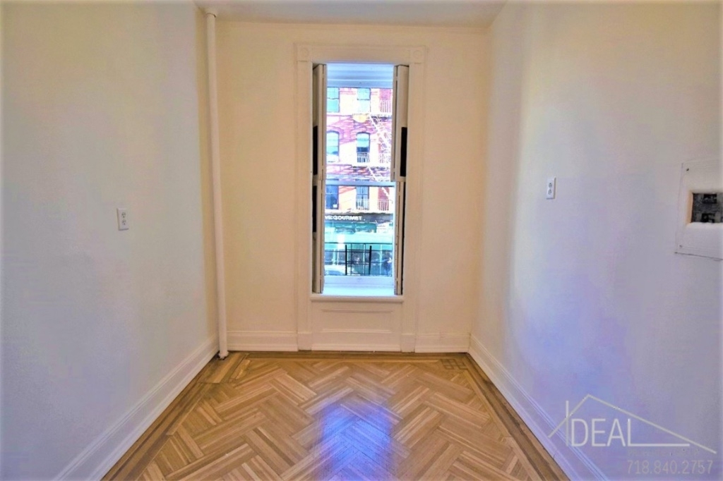 160 Berkely Place - Photo 3