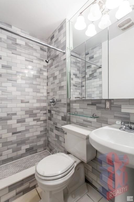 336 East 18th Street - Photo 1