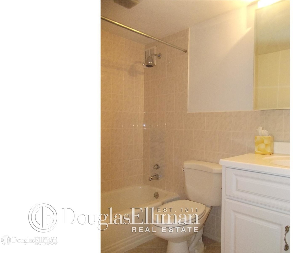 321 East 48th St - Photo 3