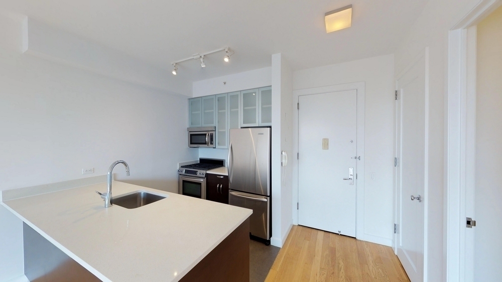 Columbus Avenue  - Photo 3