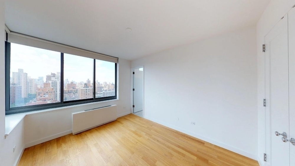 Columbus Avenue  - Photo 2