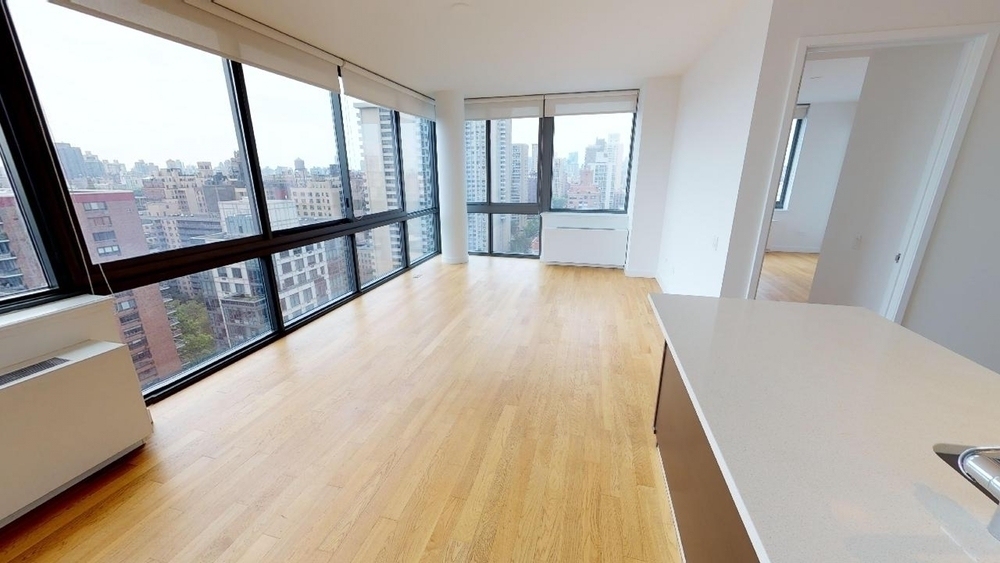 Columbus Avenue  - Photo 1