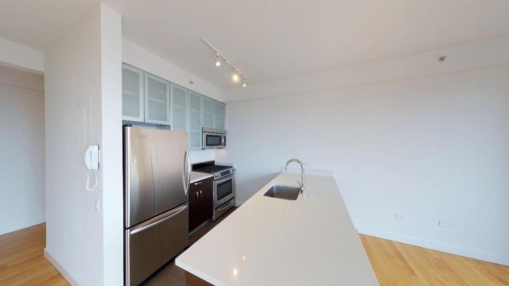 Columbus Avenue  - Photo 4