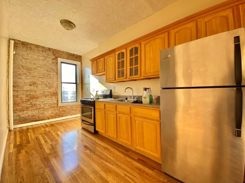 1497 Carroll Street - Photo 3