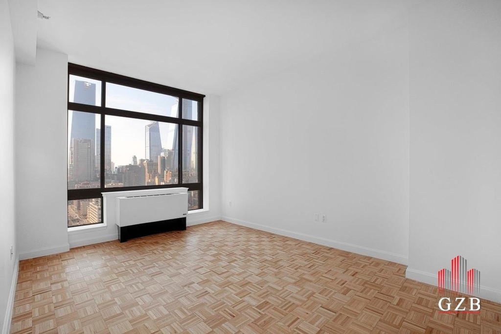 W 43rd St, - Photo 2