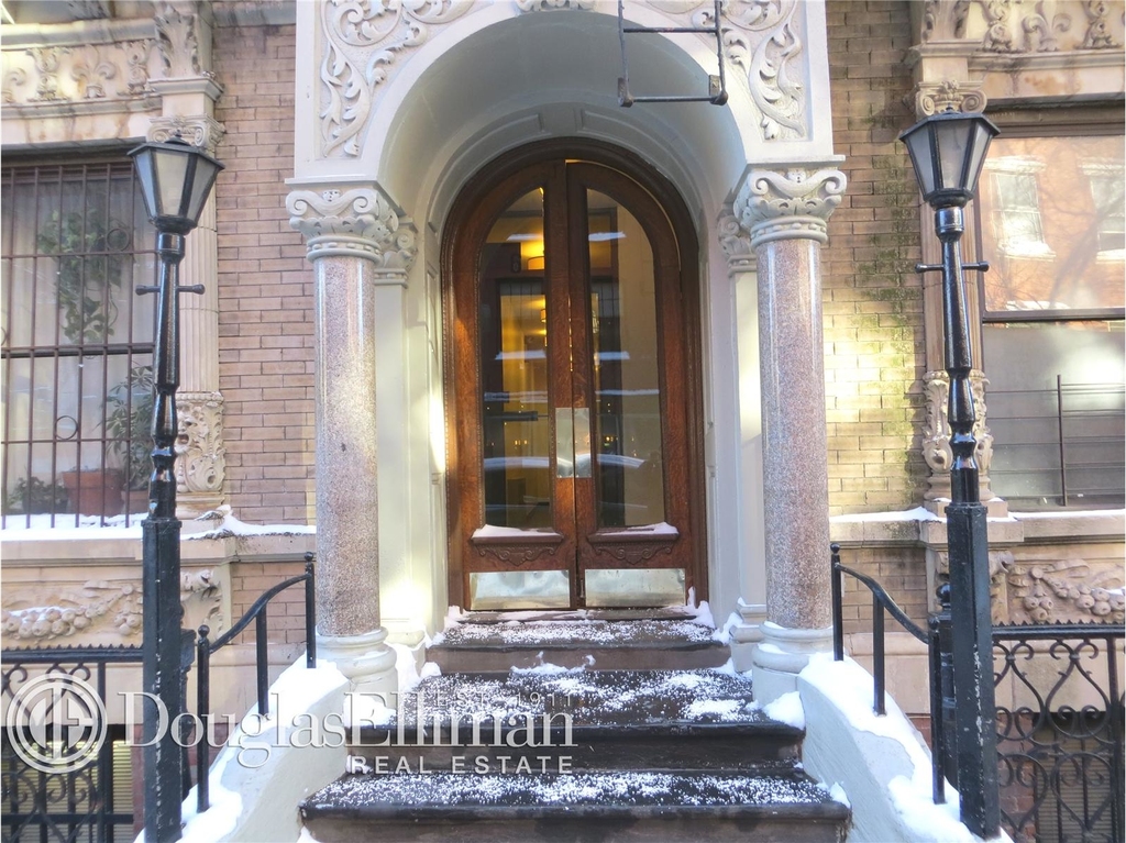 6 Charles St - Photo 1