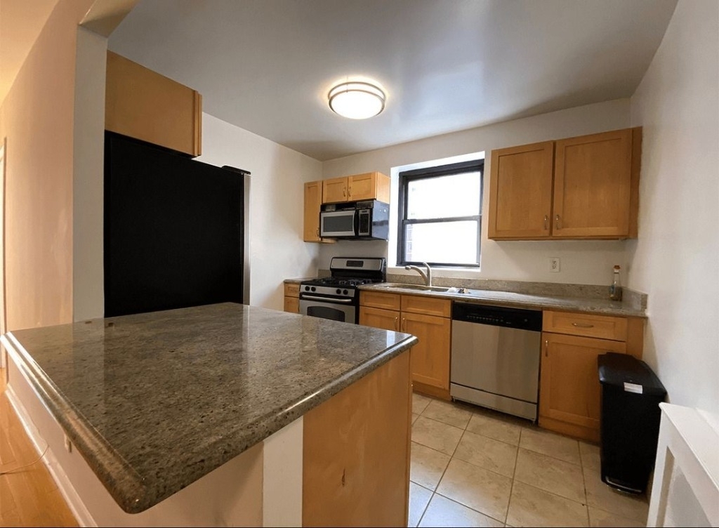 301 East 47th Street - Photo 2