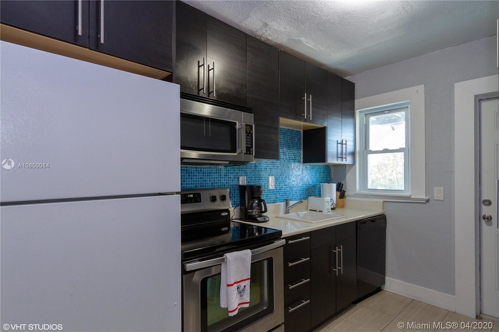 1700 Sw 10 St - Photo 10