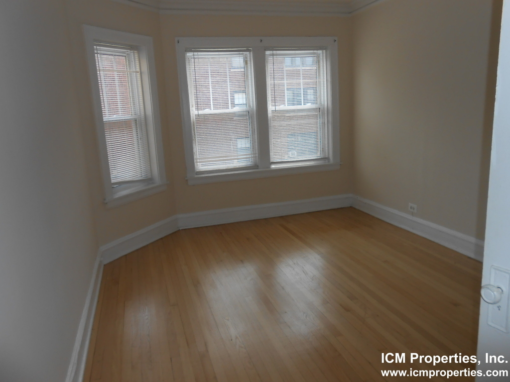 2202 Foster - Photo 5