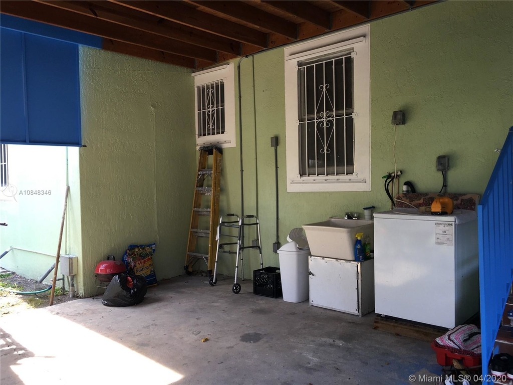 1605 Nw 26th St - Photo 35