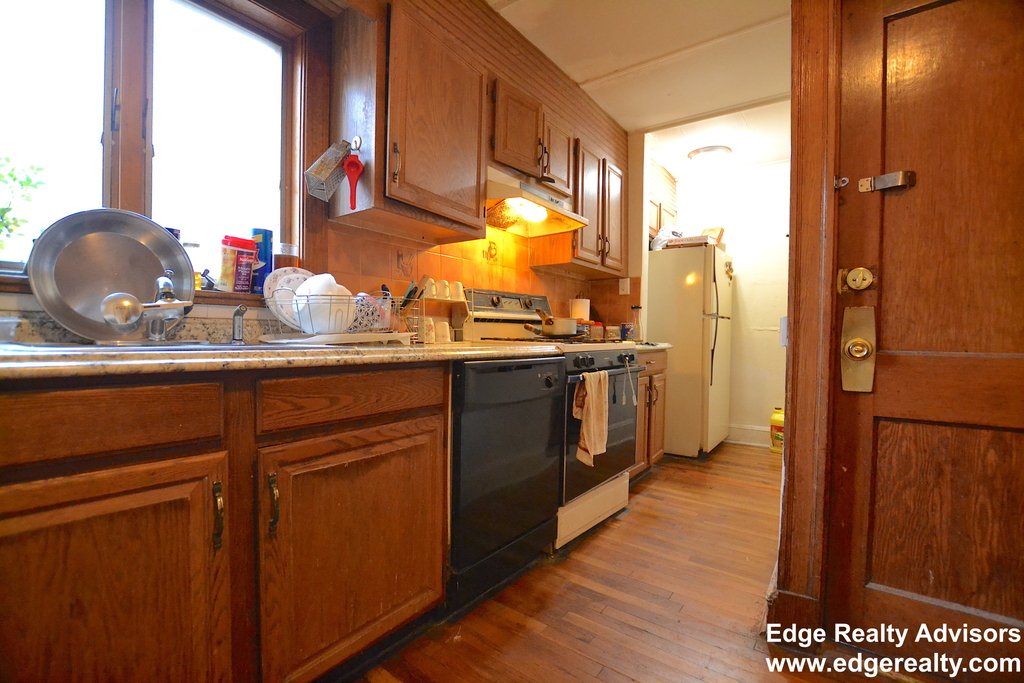 82 Beechcroft St. - Photo 0