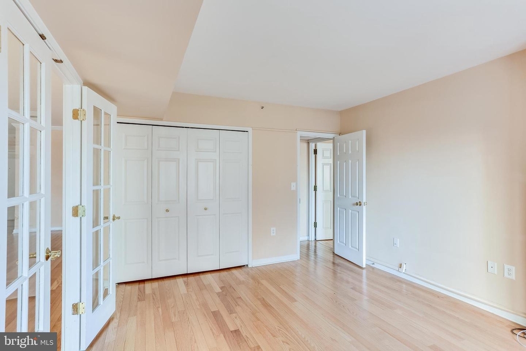 1300 Crystal Dr #401s - Photo 40