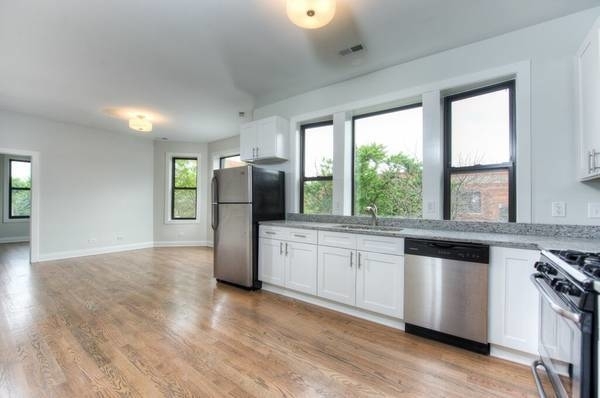 1353 West Bryn Mawr Avenue - Photo 2