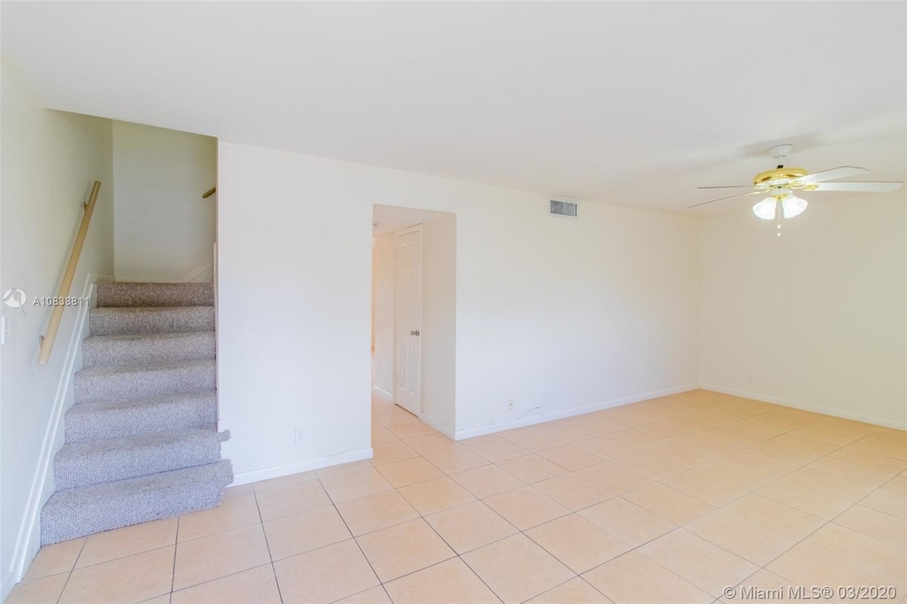 8018 Sw 18th Ct - Photo 2