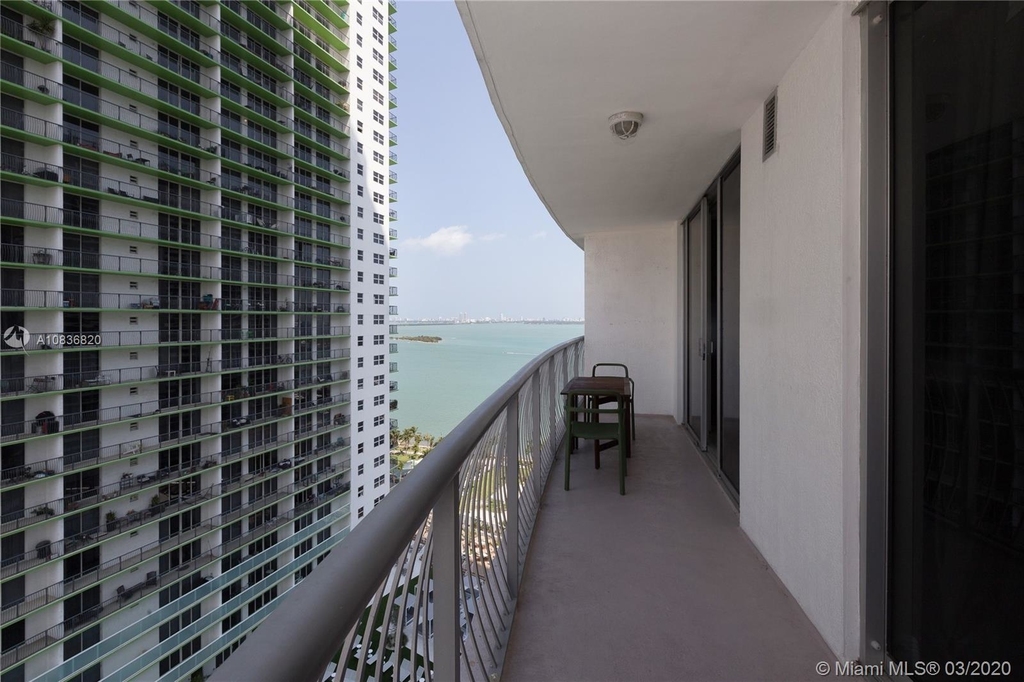 1750 N Bayshore Dr - Photo 0