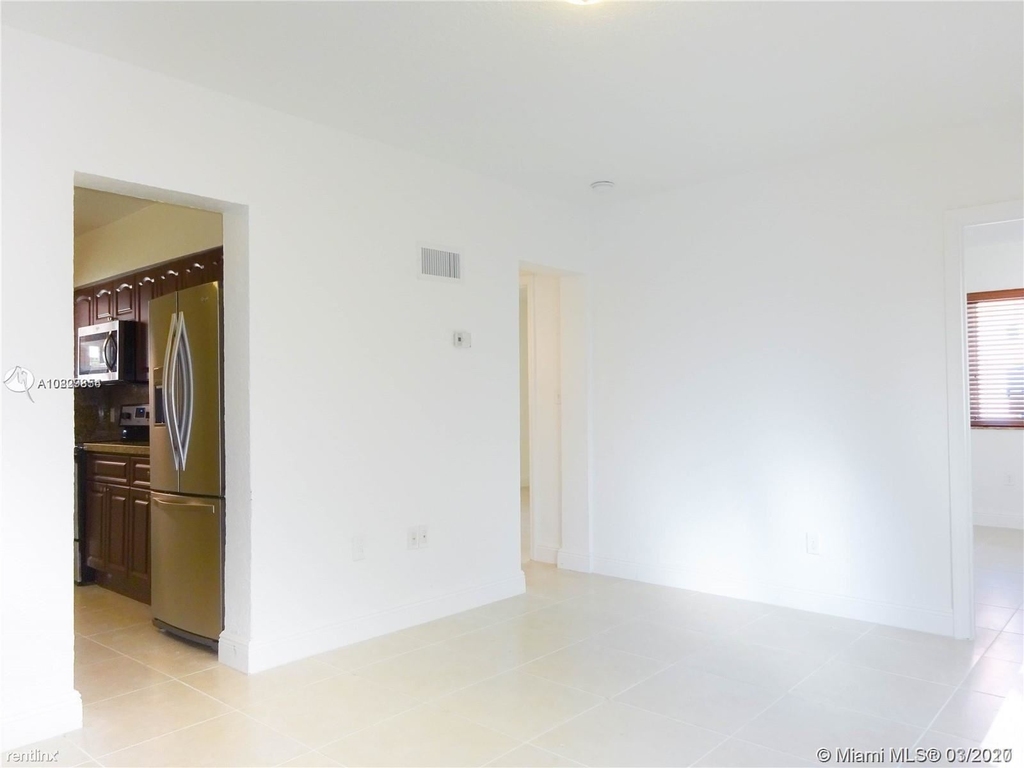 870 Sw 3rd St Apt 2 - Photo 4