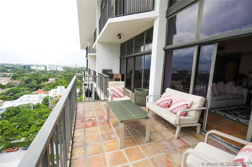 1915 Brickell Ave - Photo 1