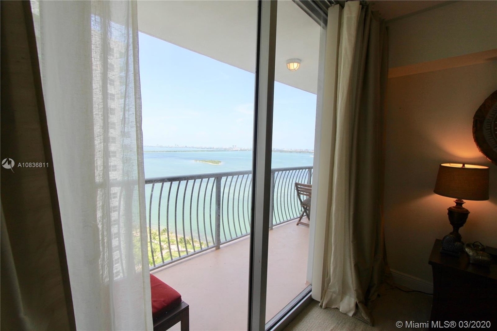 1750 N Bayshore Dr - Photo 28