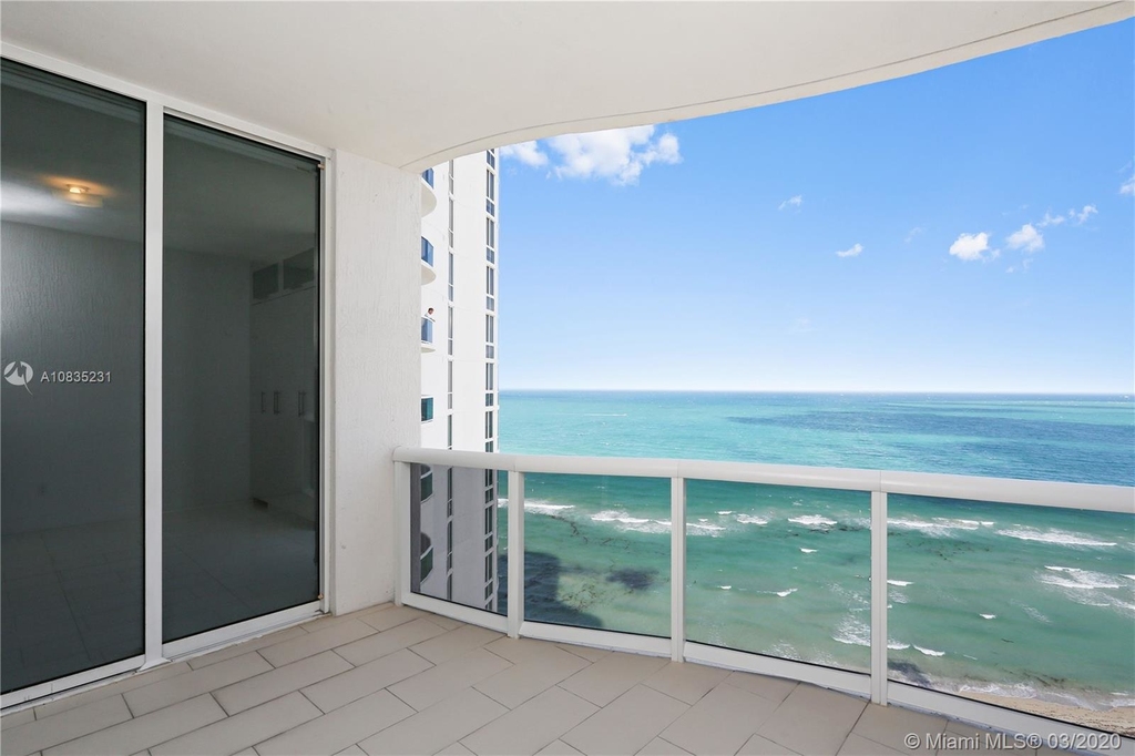 15811 Collins Ave - Photo 22