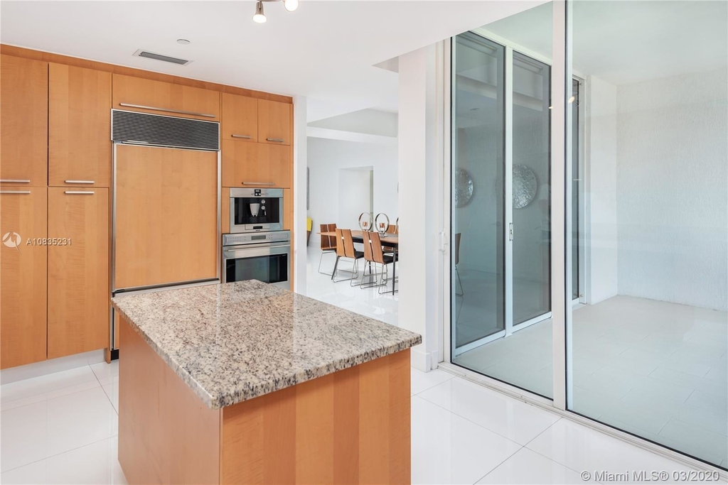 15811 Collins Ave - Photo 18