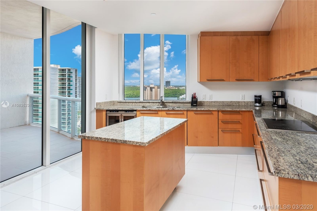 15811 Collins Ave - Photo 15