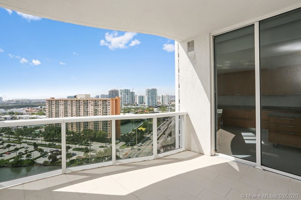 15811 Collins Ave - Photo 39