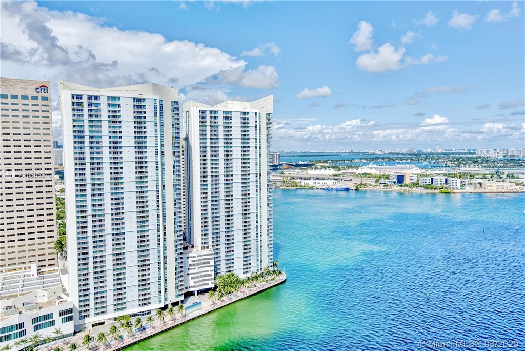 901 Brickell Key Blvd - Photo 3