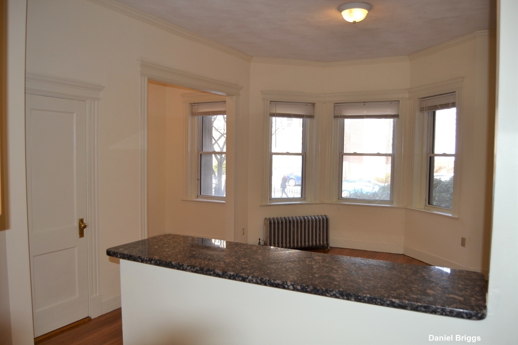 100 Queensberry St. - Photo 2