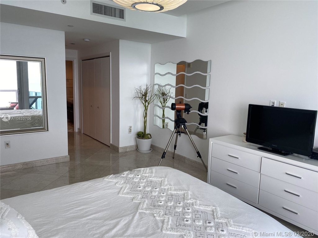 17121 Collins Ave - Photo 33