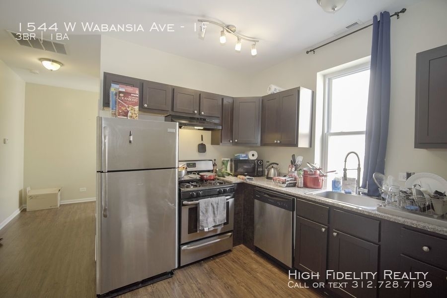 1544 West Wabansia Avenue - Photo 1