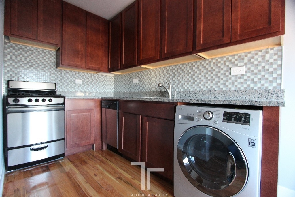 550 West Arlington Pl. - Photo 4